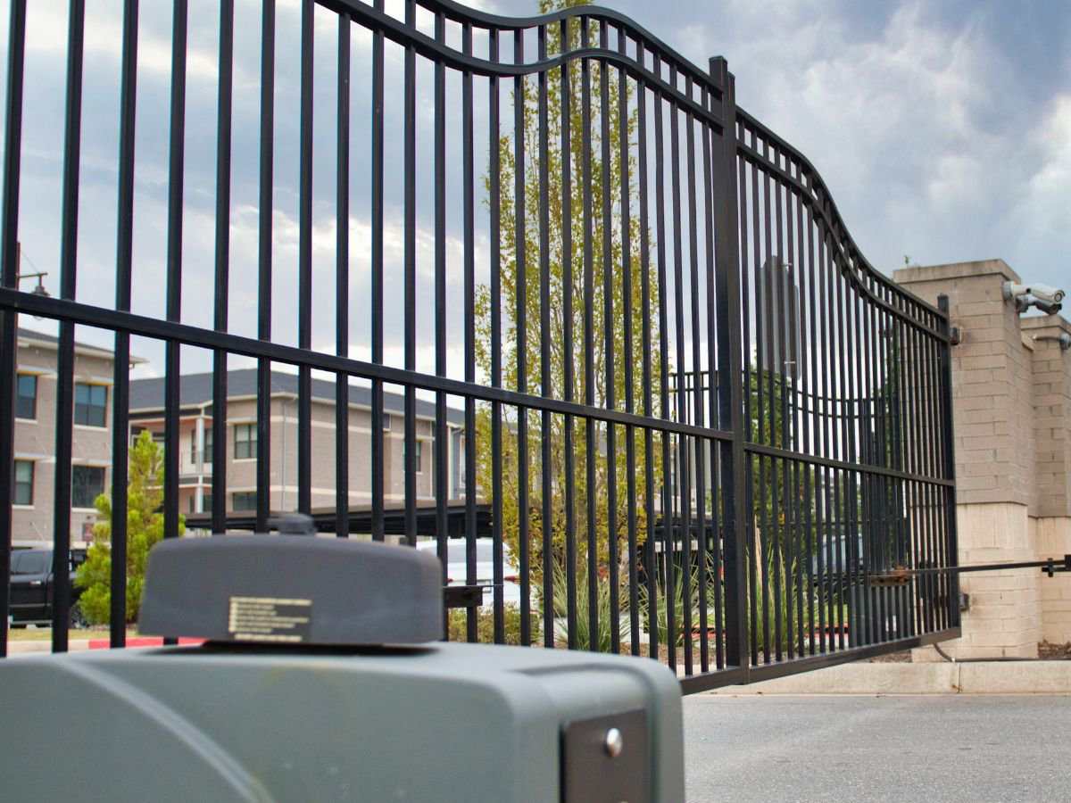 Why Hiring an Expert Fence Company Saves Time and Money?